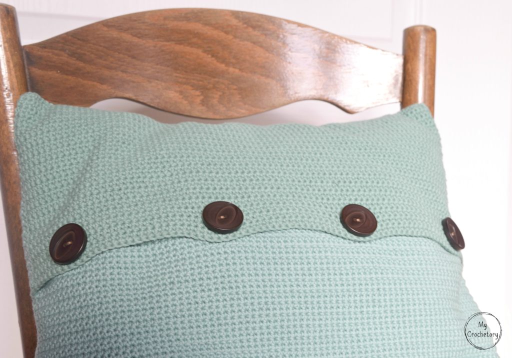 Cable Diamond Pillow - cable crochet free pattern by www.mycrochetory.com Detailed view of crochet cable pattern on the pillow cover