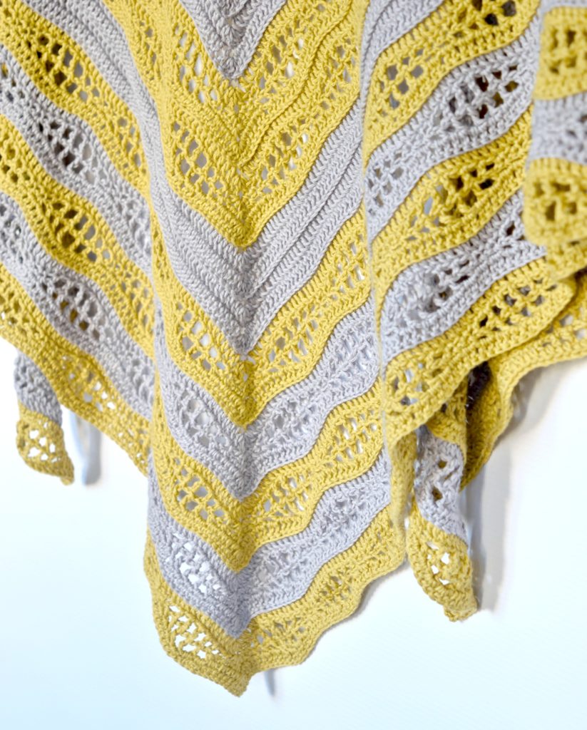Kalinda Shawl - easy and free crochet pattern by www.mycrochetory.com