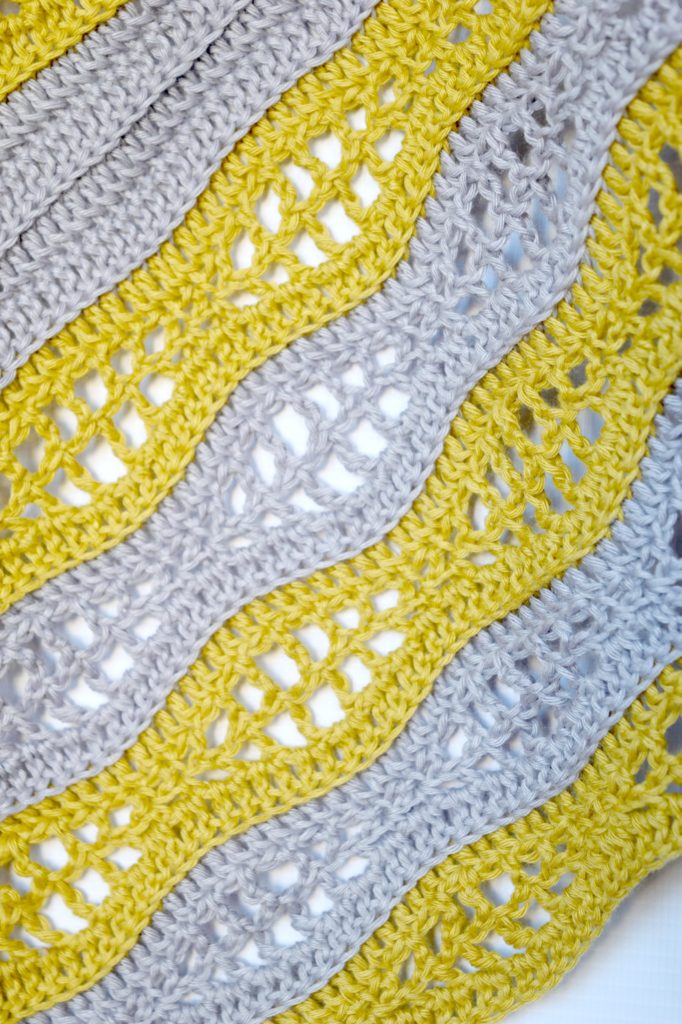 Kalinda Shawl - easy and free crochet pattern by www.mycrochetory.com Kalinda Shawl - easy and free crochet pattern by www.mycrochetory.com