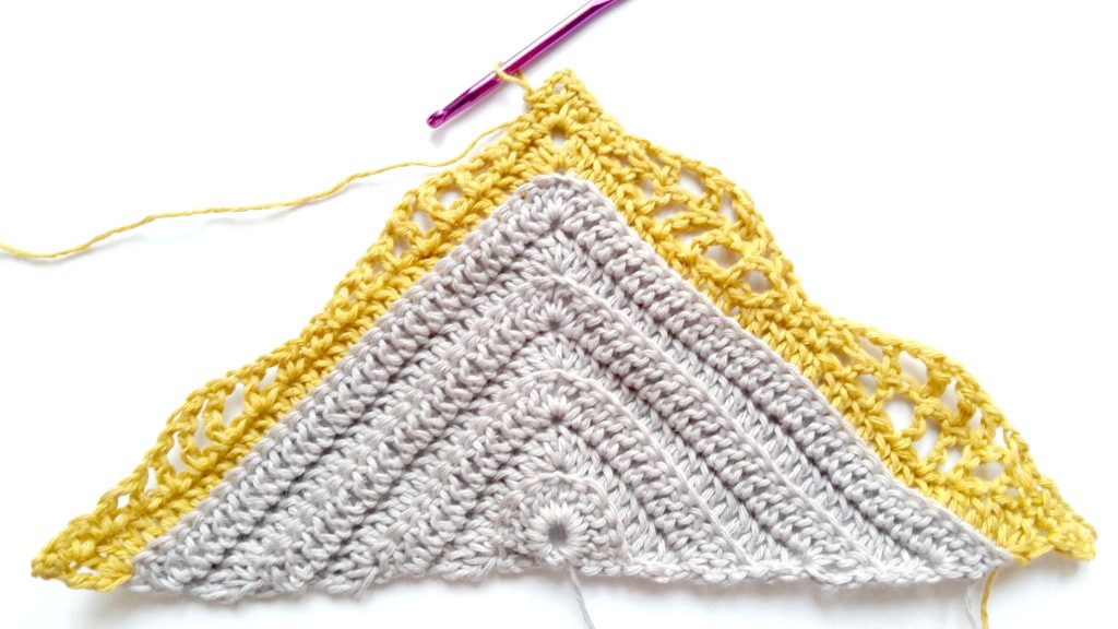 Kalinda Shawl - easy and free crochet pattern by www.mycrochetory.com