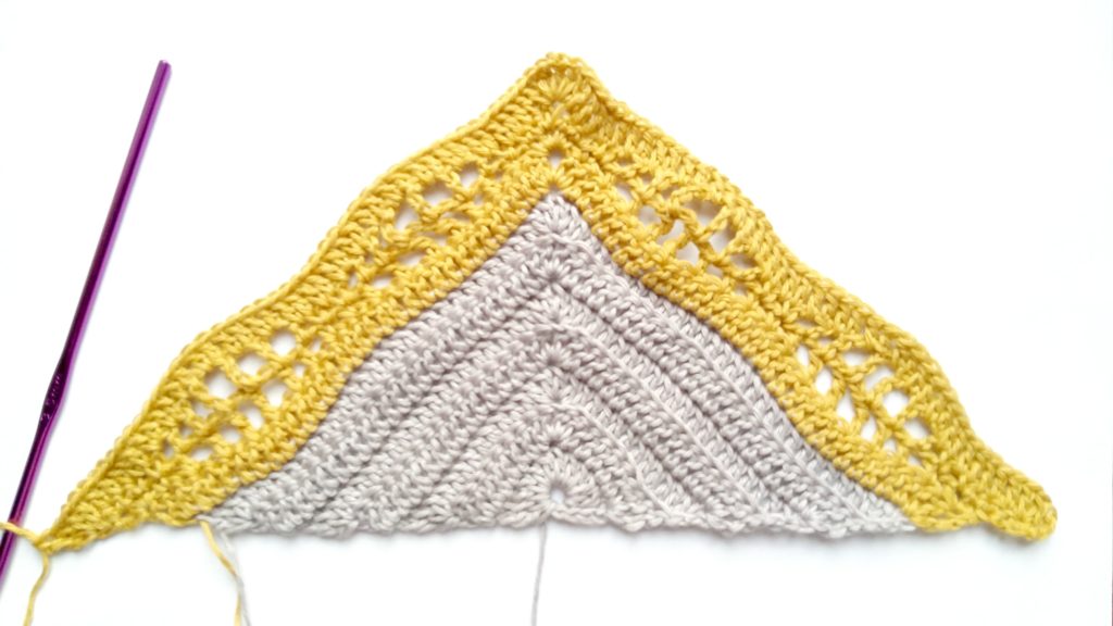 Kalinda Shawl - easy and free crochet pattern by www.mycrochetory.com