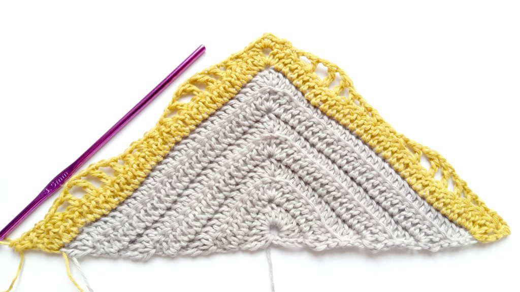 Kalinda Shawl - easy and free crochet pattern by www.mycrochetory.com