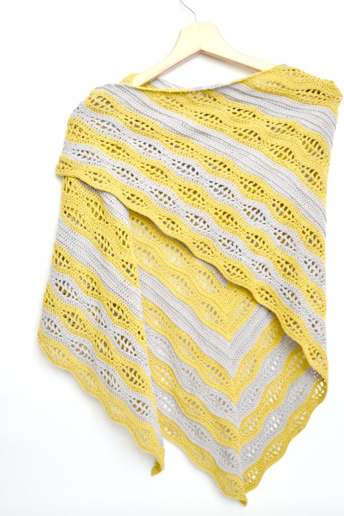 Kalinda Shawl - easy and free crochet pattern by www.mycrochetory.com Kalinda Shawl - easy and free crochet pattern by www.mycrochetory.com