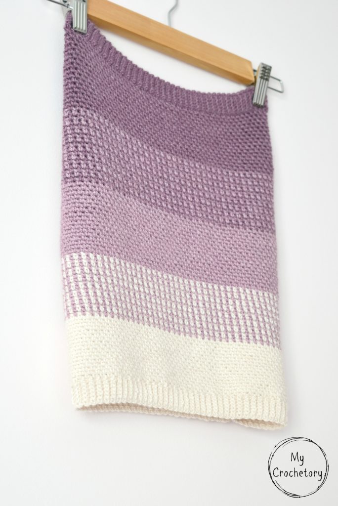 Ombre Moss Stitch Cowl: A cozy and fashionable free crochet cowl pattern accessory