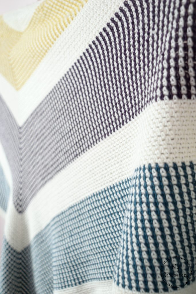 Triangle Moss Stitch Shawl - free crochet pattern for the moss stitch lovers by www.mycrochetory.com