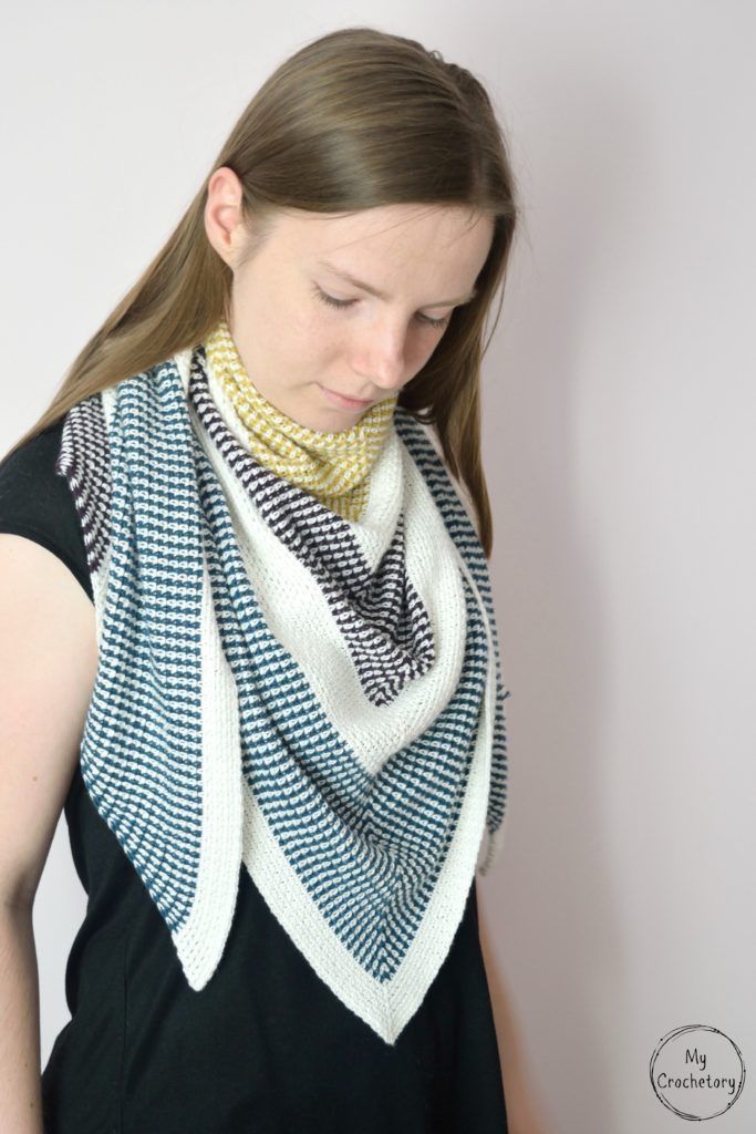 Triangle Moss Stitch Shawl - free crochet pattern for the moss stitch lovers by www.mycrochetory.com