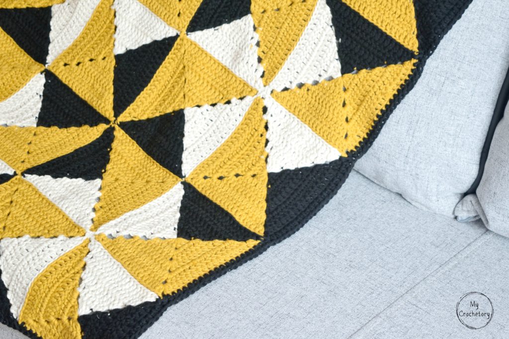 Granny Pinwheel Blanket - free pattern with photo tutorial by www.mycrochetory.com