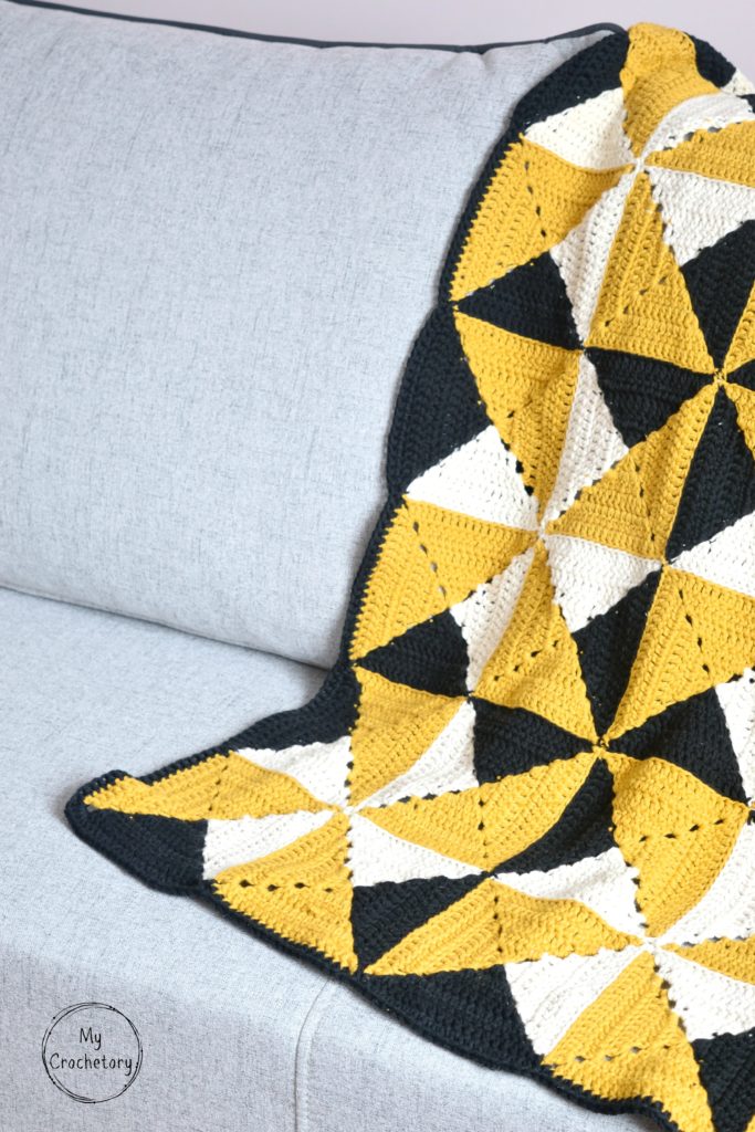 Granny Pinwheel Blanket - free pattern with photo tutorial by www.mycrochetory.com