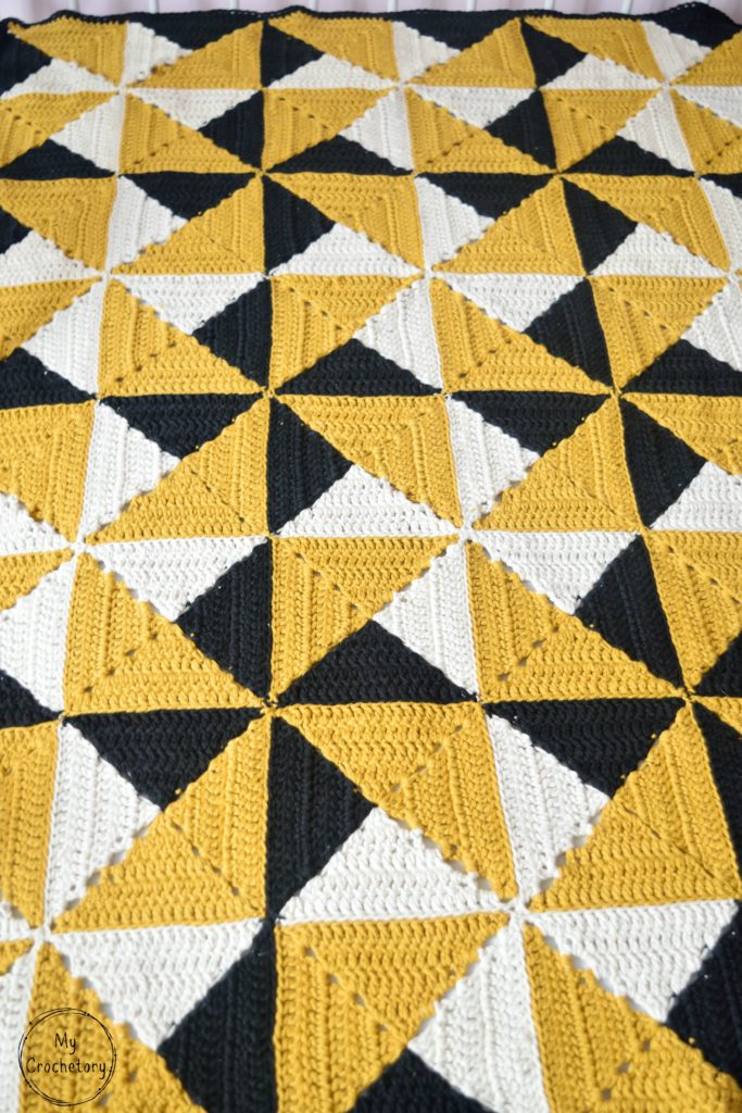 Granny Pinwheel Blanket - free pattern with photo tutorial by www.mycrochetory.com
