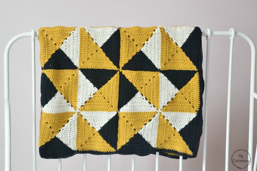 Granny Pinwheel Blanket - free pattern with photo tutorial by www.mycrochetory.com