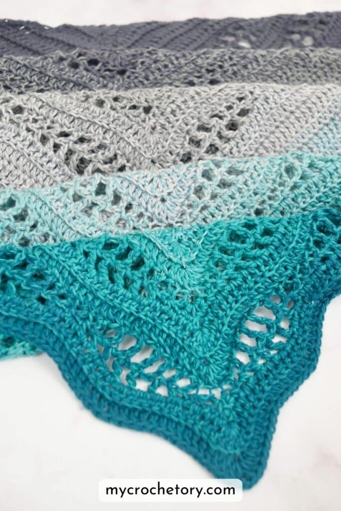 Close-up of Kalinda Shawl stitch pattern – wavy crochet texture in teal and grey gradient yarn by MyCrochetory.