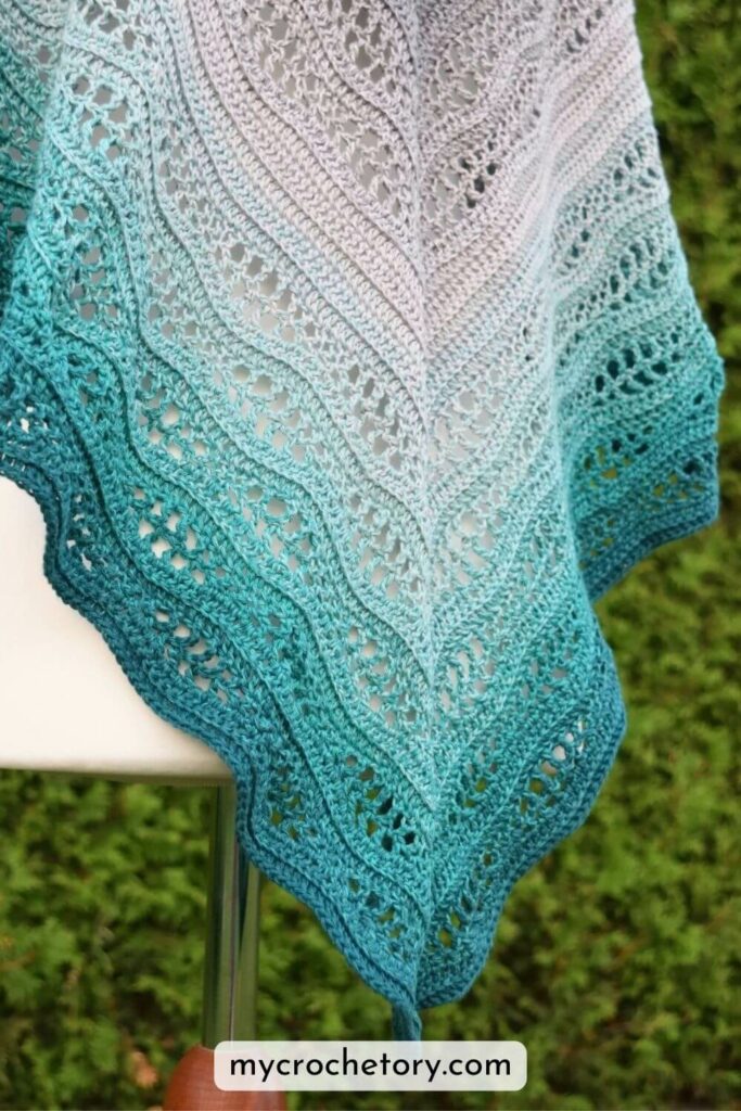 Kalinda Shawl crochet pattern – triangle shawl with wavy stitches by MyCrochetory