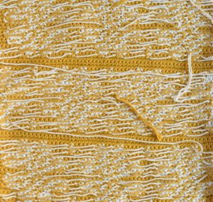 Dahlia Pillow - intarsia free crochet pattern with a graph