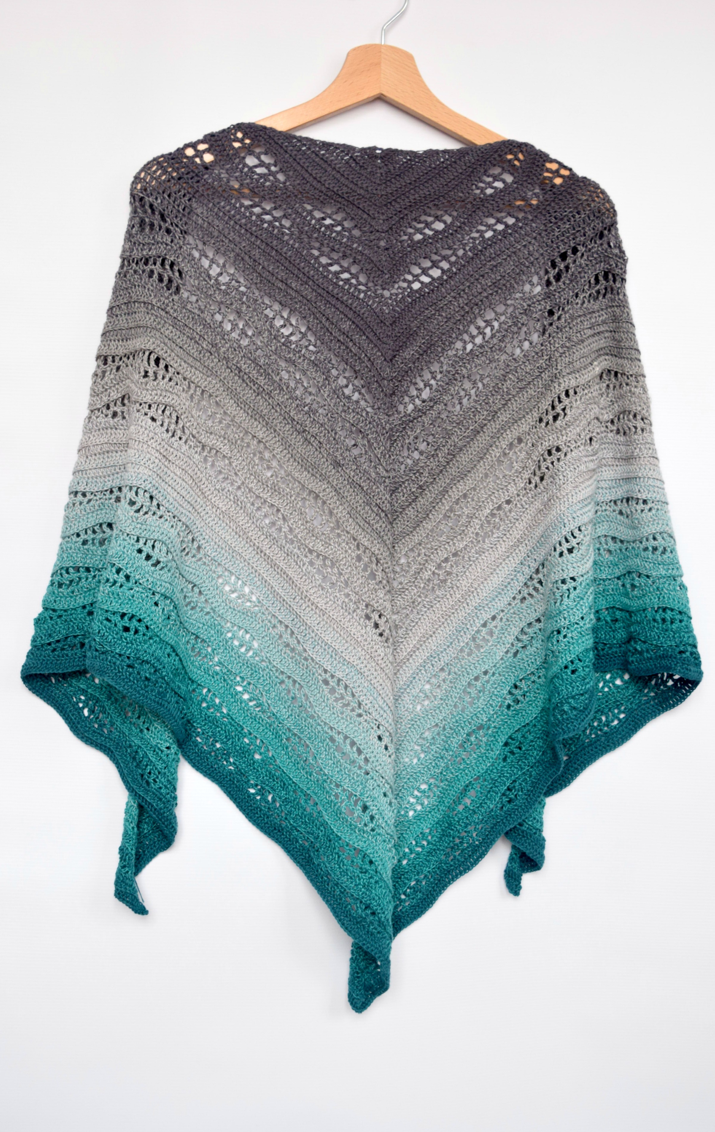 Kalinda Shawl, wavy top-down crochet triangle shawl