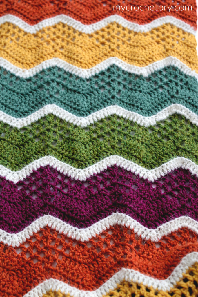 Havra Infinity Scarf: free infinity scarf crochet pattern in vibrant colors.