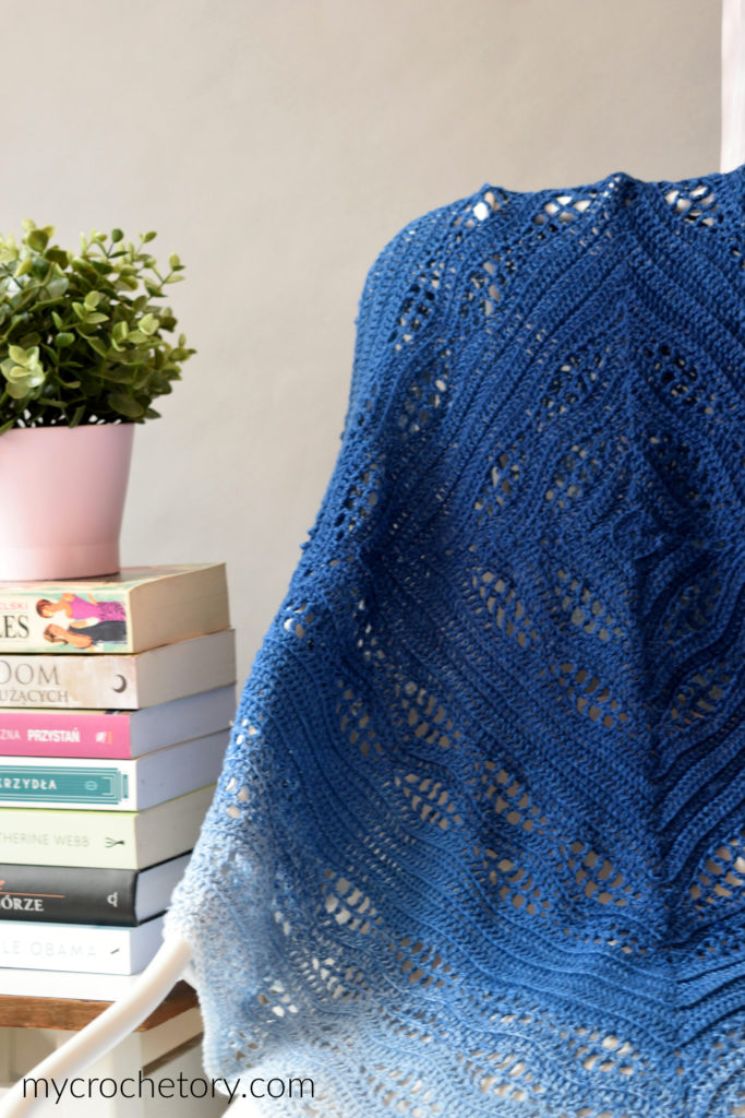 How to crochet a blanket: a beautiful Kalinda Blanket showcasing vibrant waves of color.