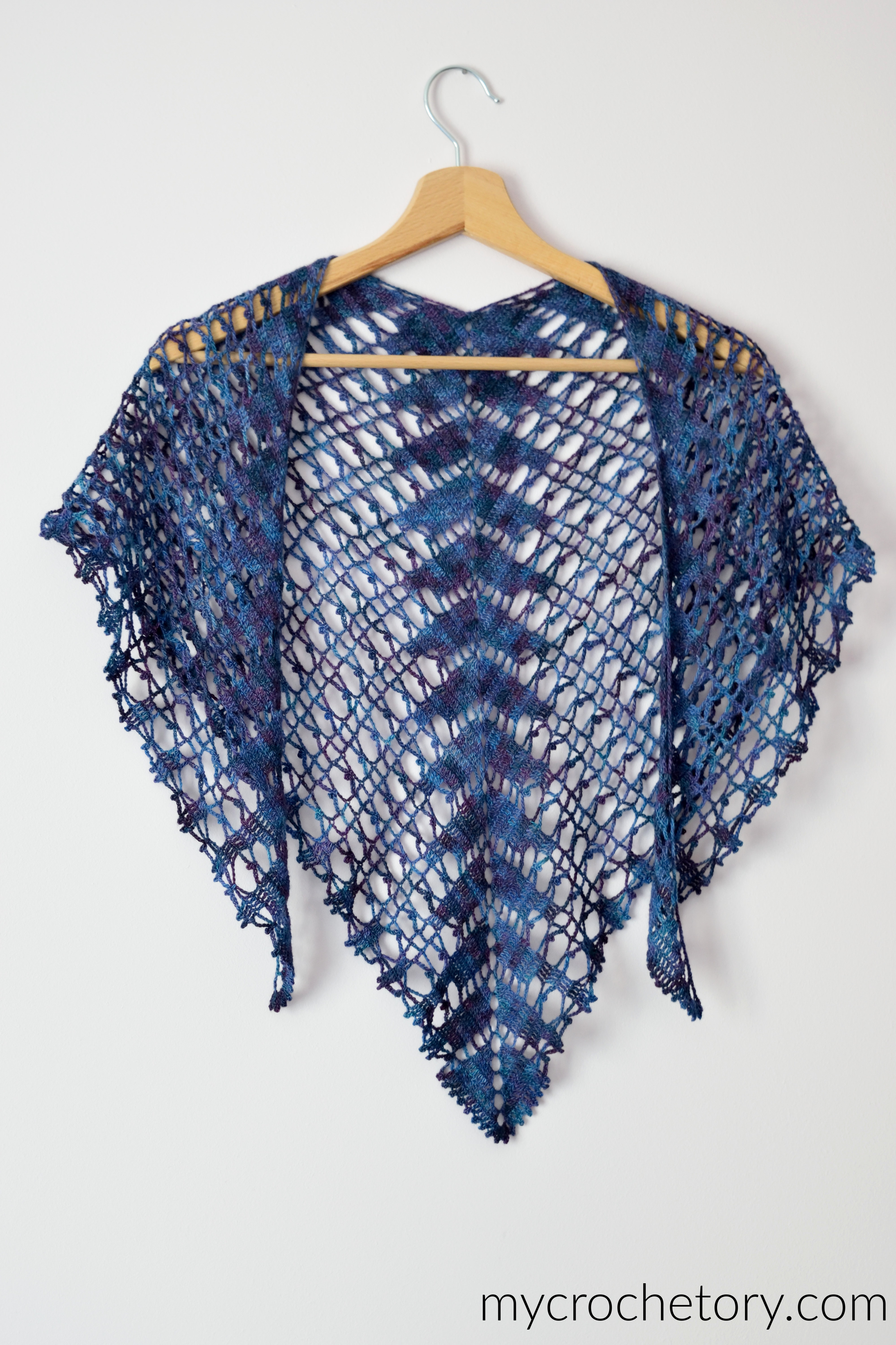 Lace Shawlette, a free top-down lace crochet shawlette