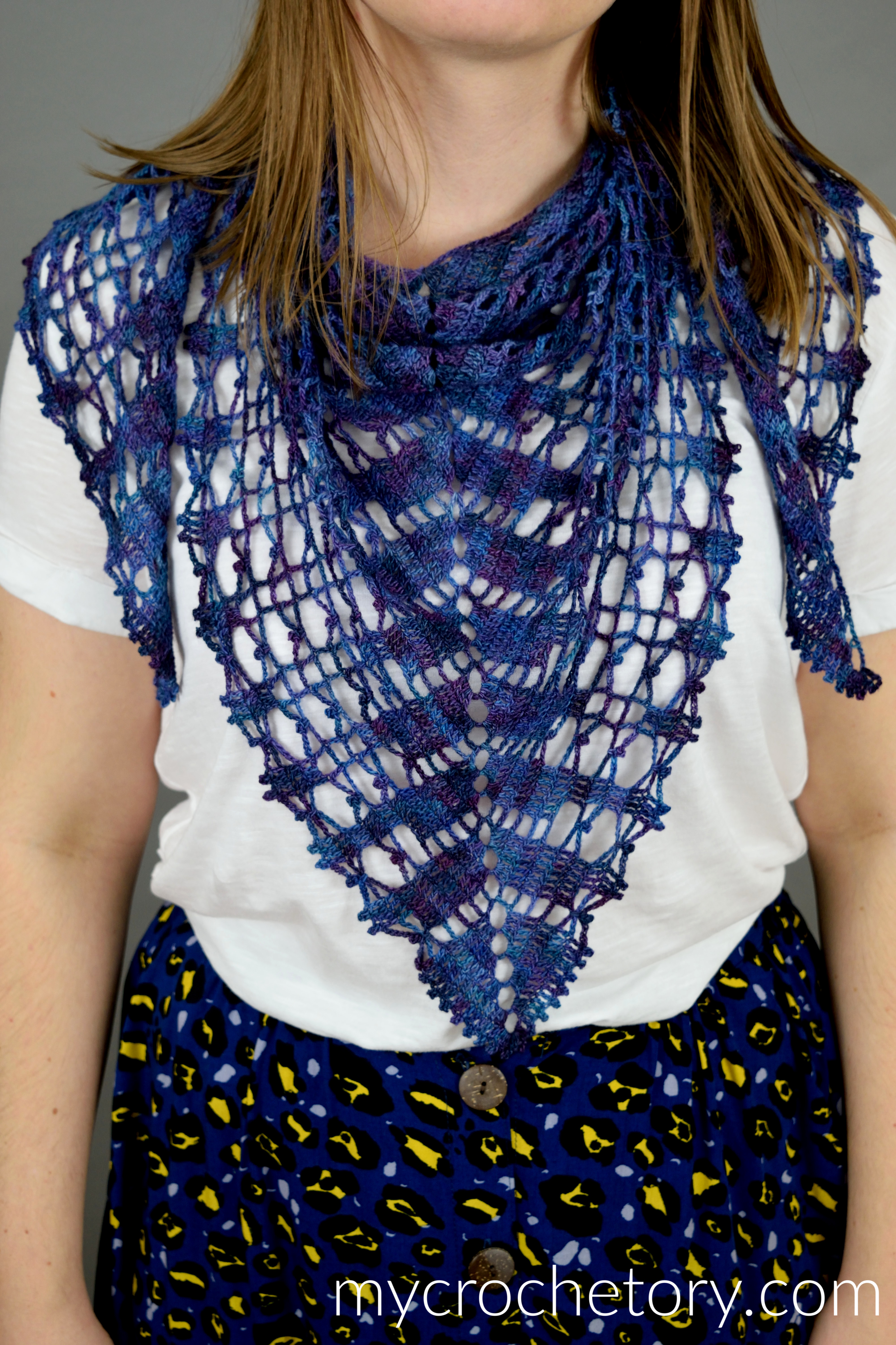 Close-up of the crochet shawlette lace with picots in navy and blue merino
