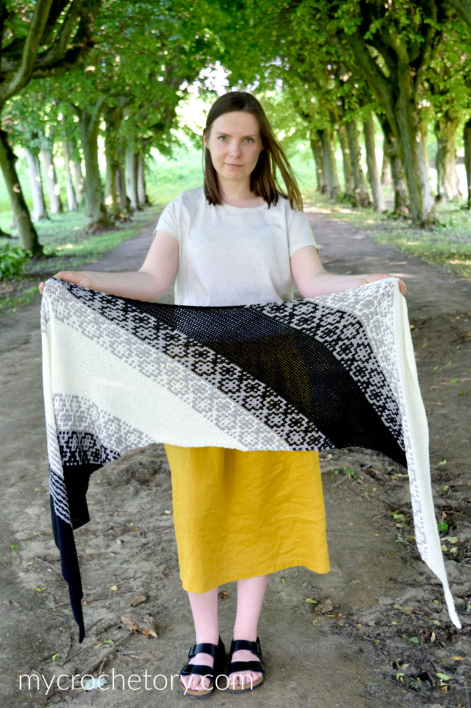 Monochrome Bias Wrap free pattern