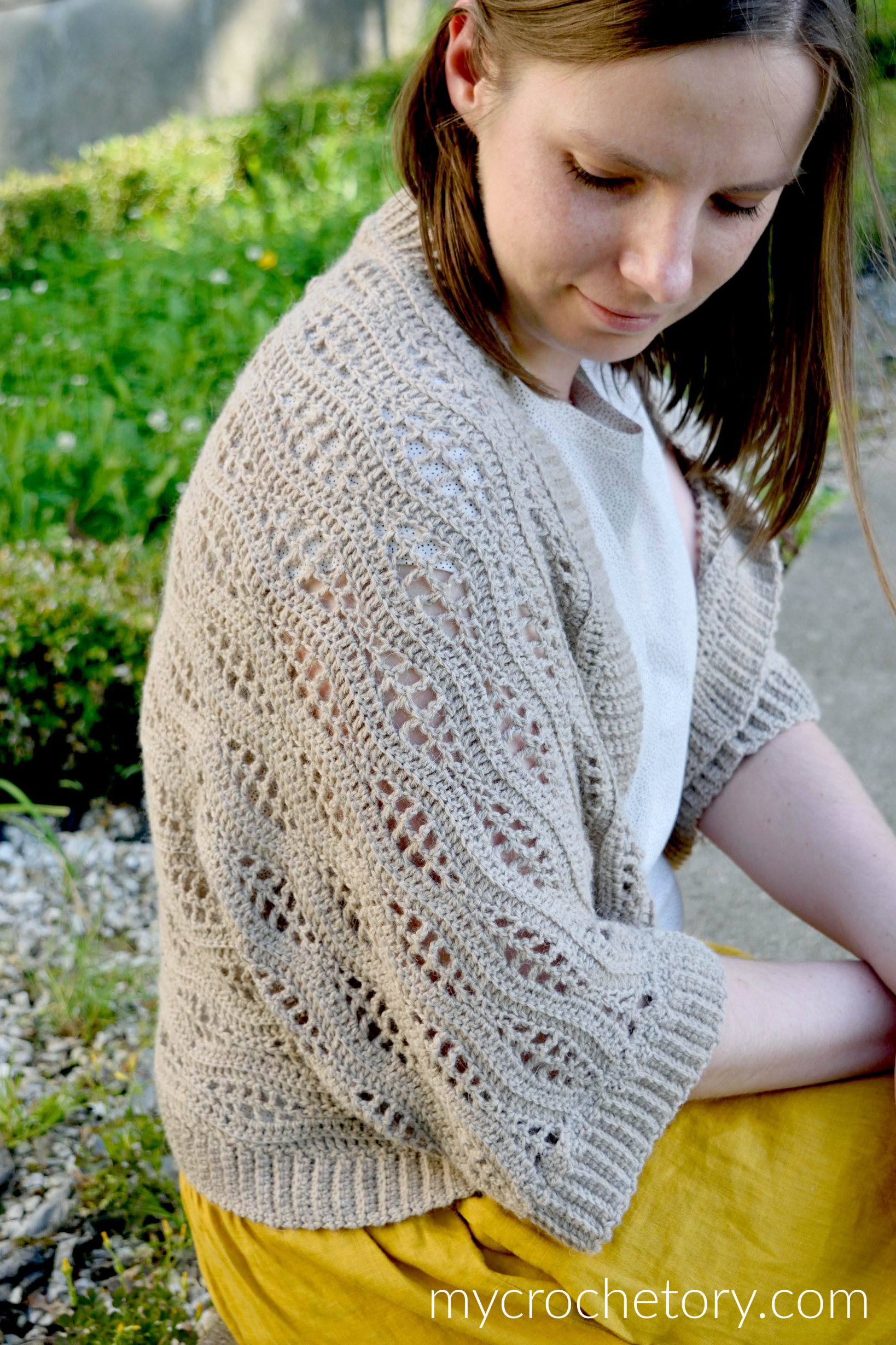 Nalu Shrug, a free lacy crochet shrug pattern