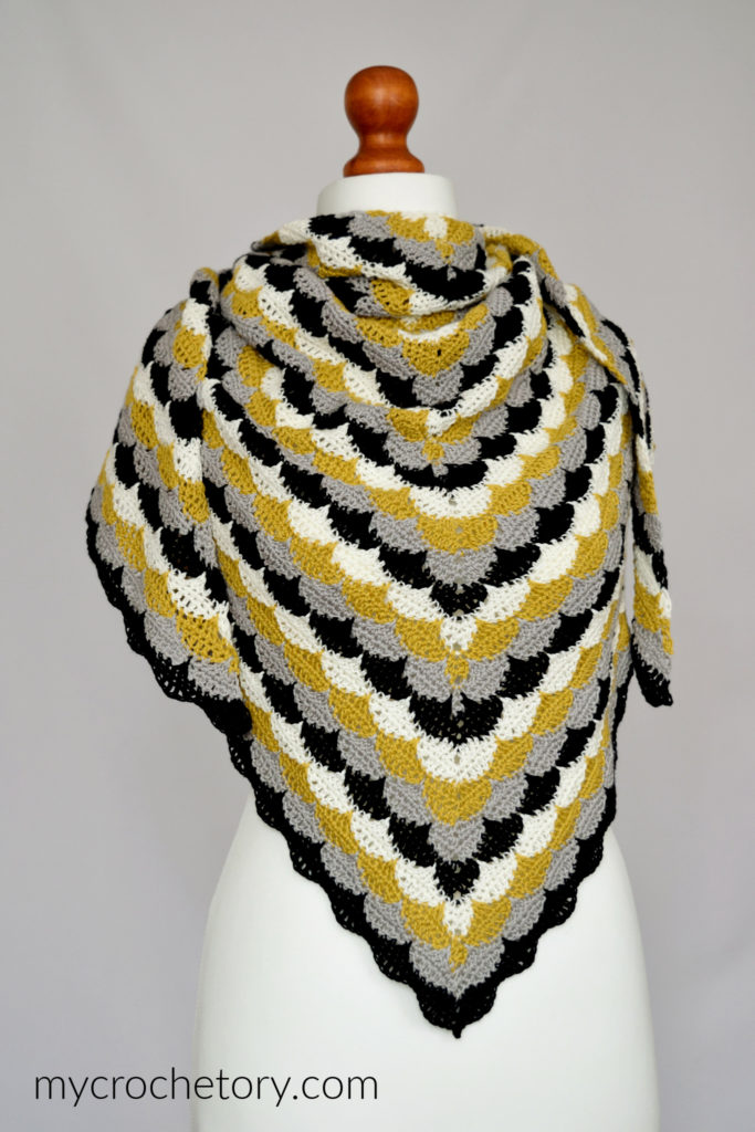 Clamshell Shawl free crochet pattern.