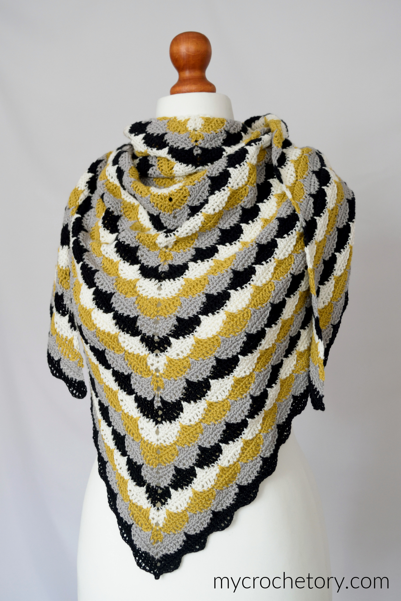 Clamshell Shawl, a free top-down scalloped crochet shawl