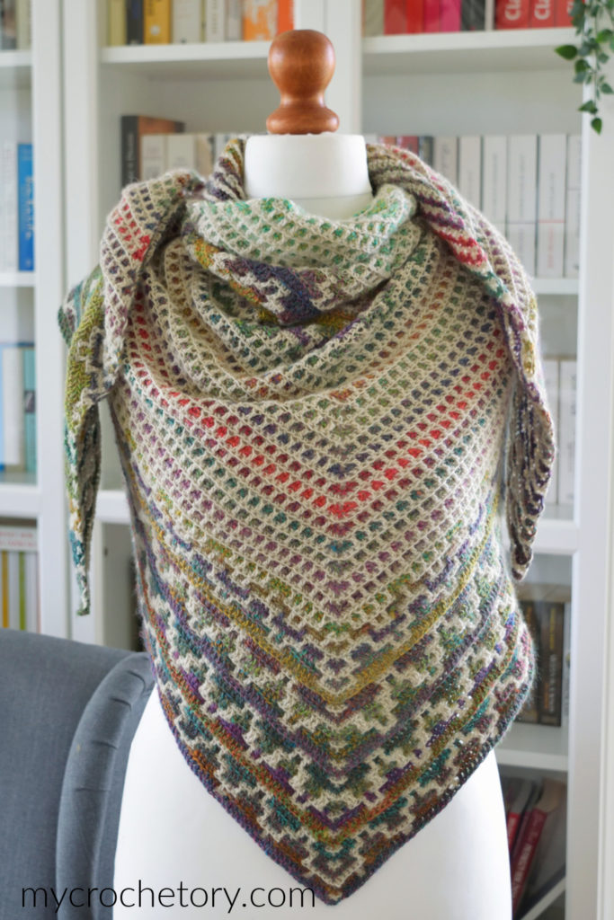 Find out how do I crochet magic circle while making the Namari mosaic triangle shawl with a beautiful gradient design.