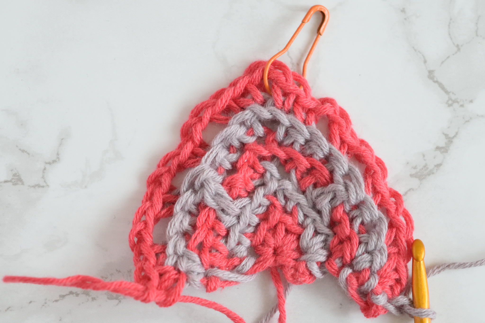 Namari mosaic crochet shawl, Row 6 step 1