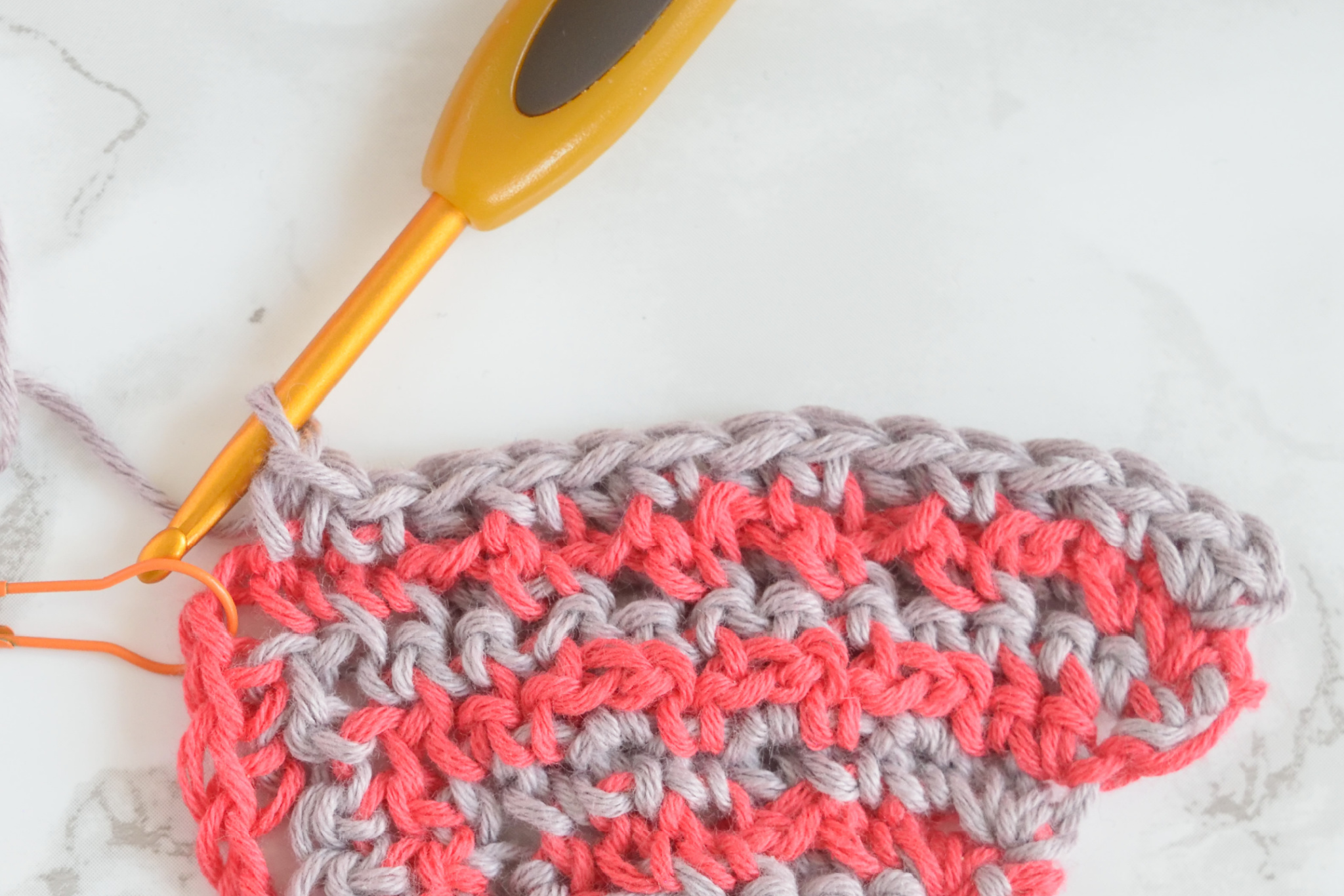 Namari mosaic crochet shawl, Row 8 step 1