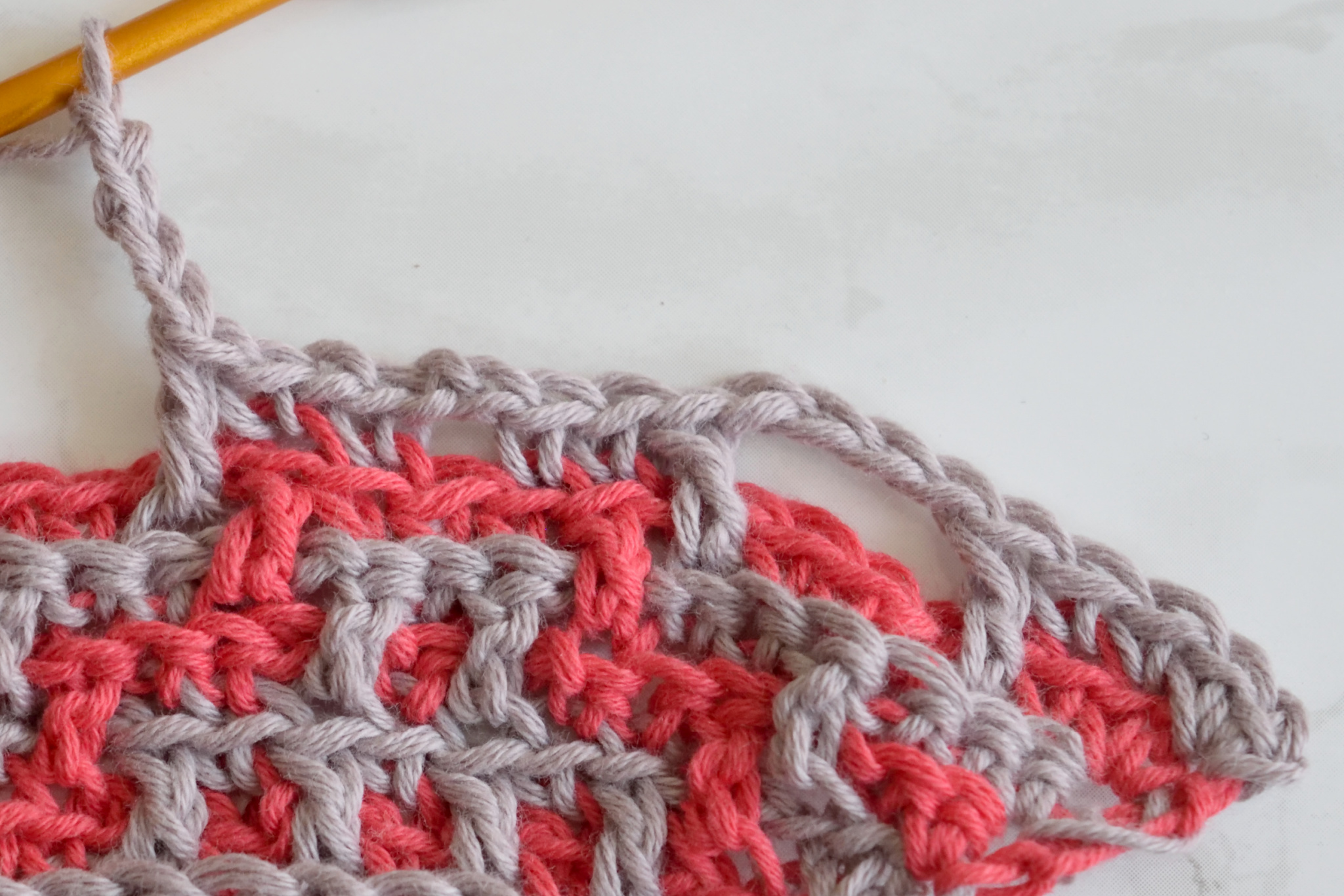 Namari mosaic crochet shawl, Row 26 step 2