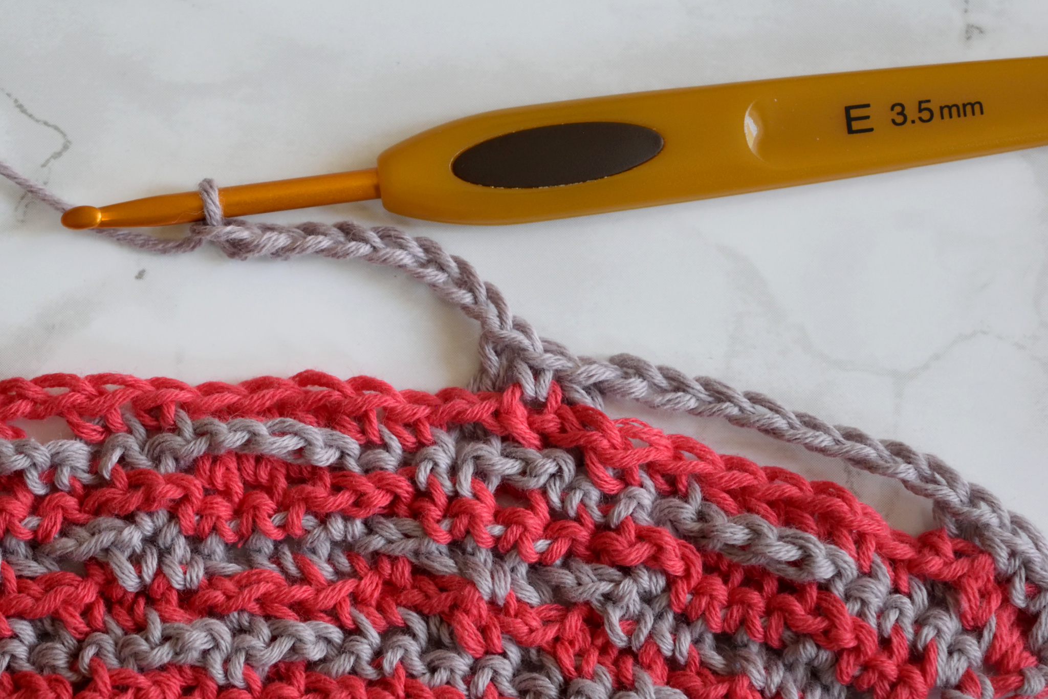 Namari mosaic crochet shawl, Row 28 step 2