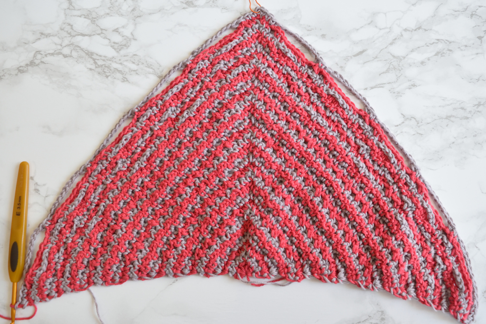 Namari mosaic crochet shawl, Row 28 step 2