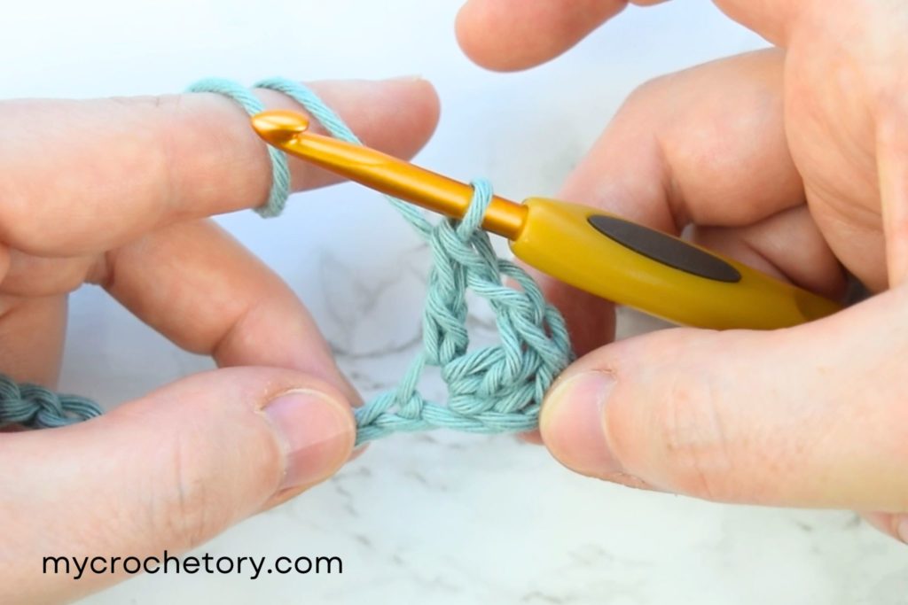 How to crochet V-stitch: Demonstrating the creation of the V-stitch with clear visuals