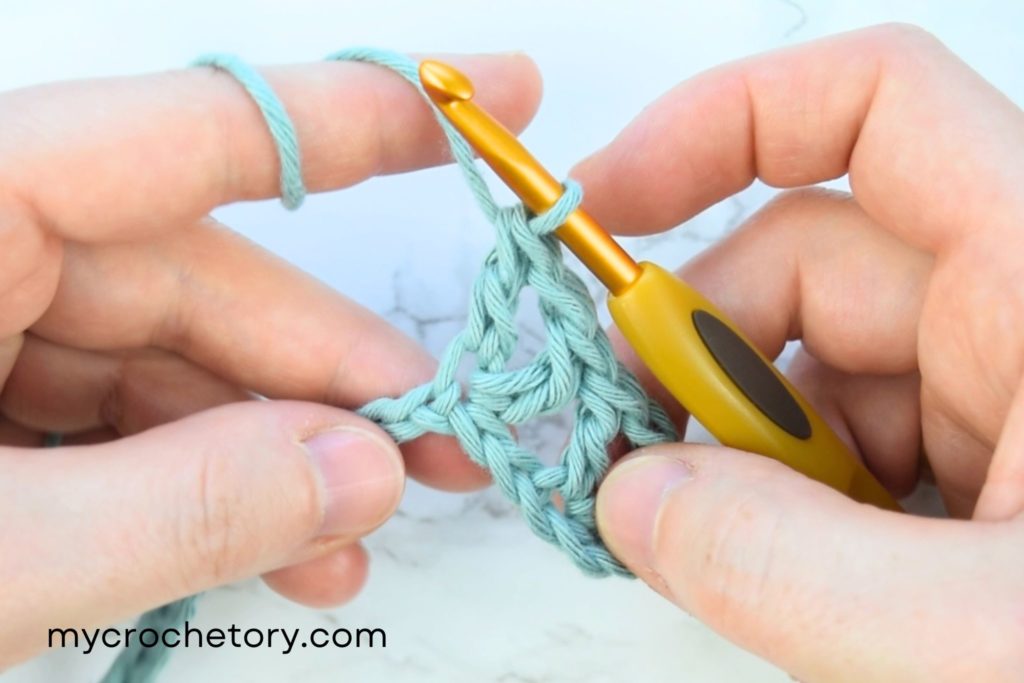 Step-by-step guide on how to crochet V-stitch