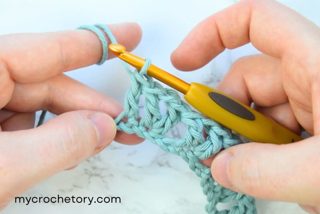 Step-by-step guide on how to crochet V-stitch