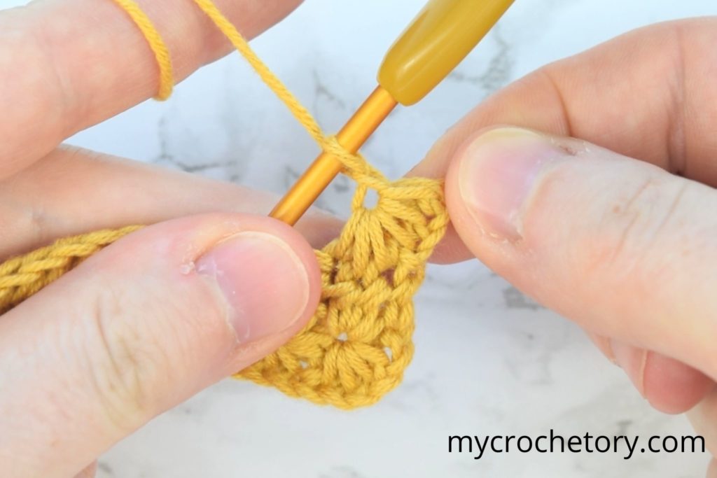 Visual tutorial on how to create star stitch in crochet