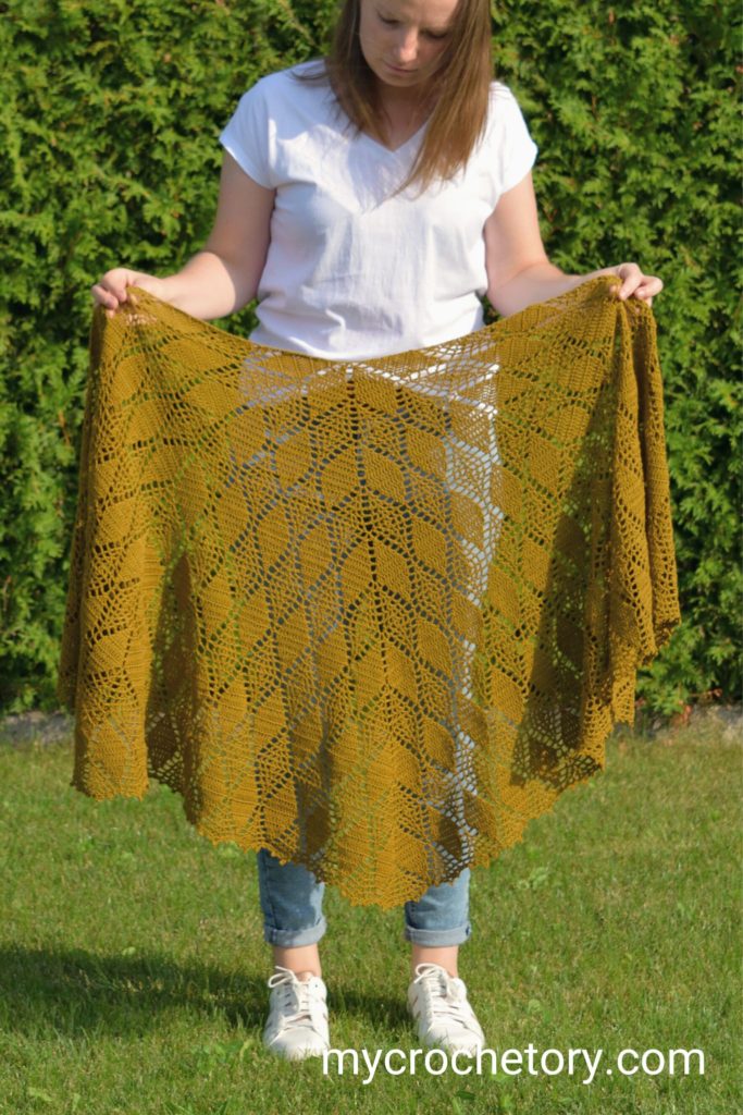 Eira Shawl - A Stunning Free Crescent Crochet Shawl Pattern