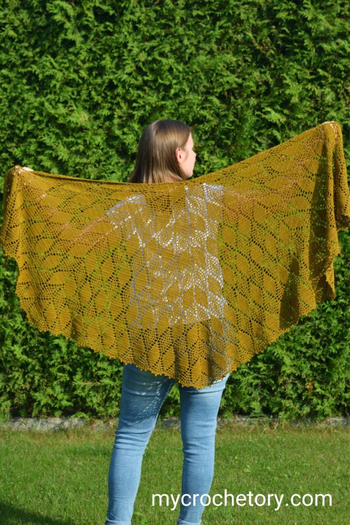 Eira Shawl - A Stunning Free Crescent Crochet Shawl Pattern