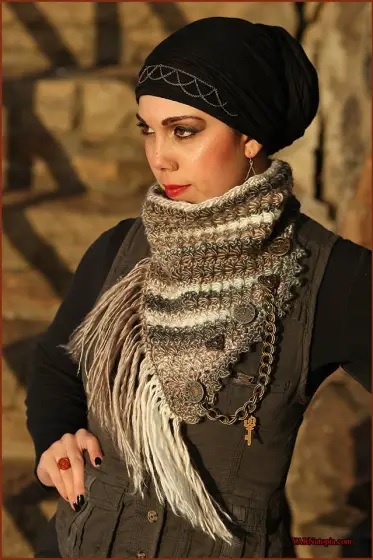 Steampunk and Stars Cowl: free star stitch crochet pattern
