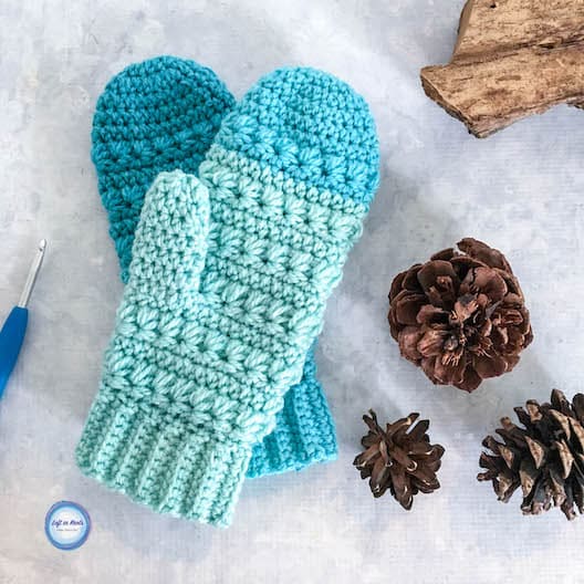 Snow Drops Mittens: free star stitch crochet pattern