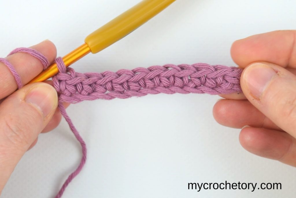 How to single crochet - the first row completed