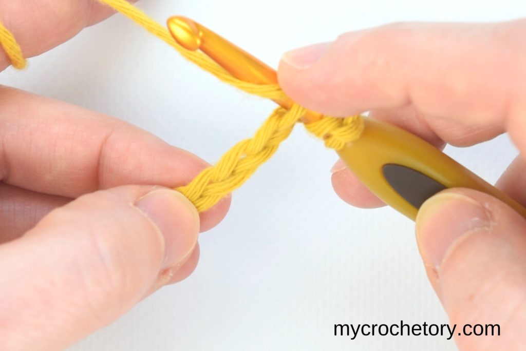 How to double crochet 2 rows at once: yarning over and inserting the hook in right chain