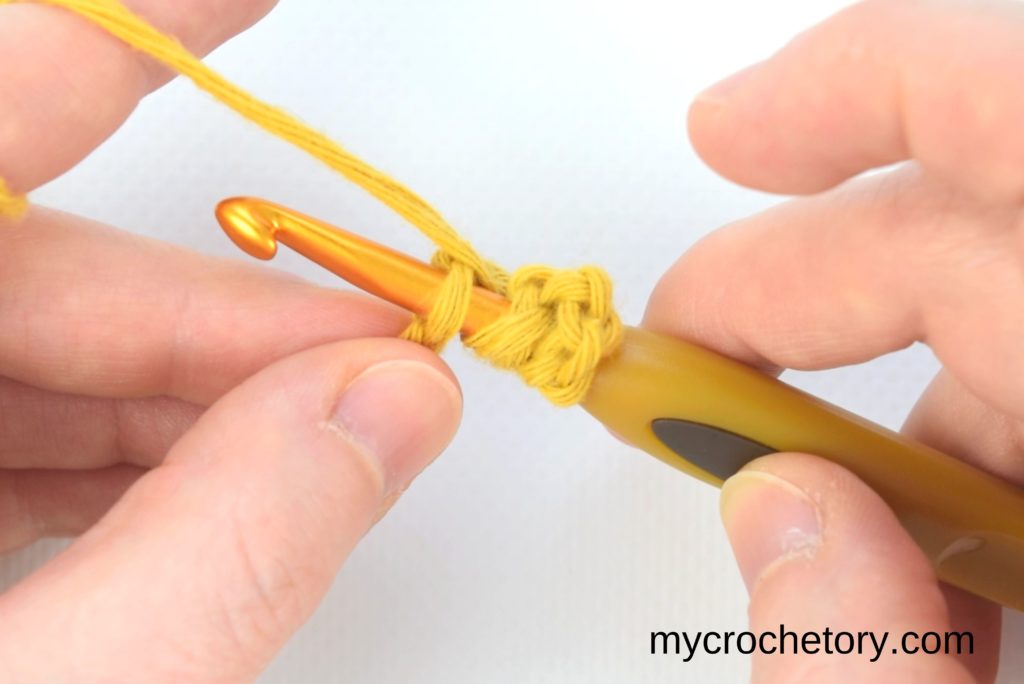 How to double crochet 2 rows at once: hook inserted in the correct chain