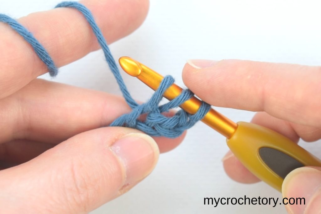 How to double crochet for beginners: 3 loops on the hook.