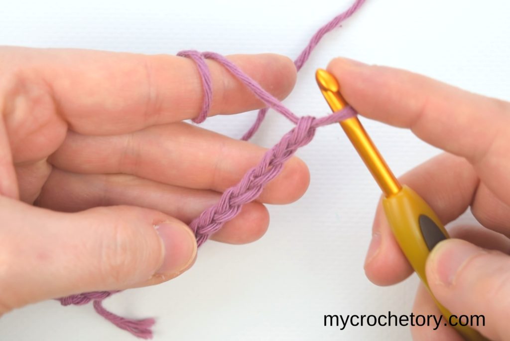 How to Single Crochet 2 Rows at once: the foundation chain.