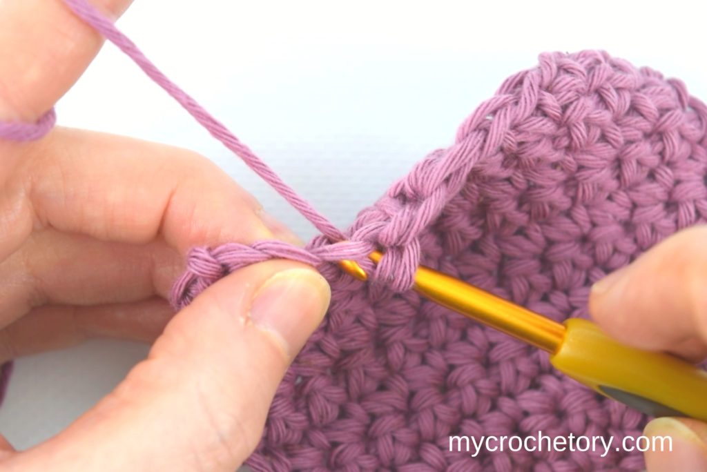 Single crochet: How to crochet an invisible decrease.