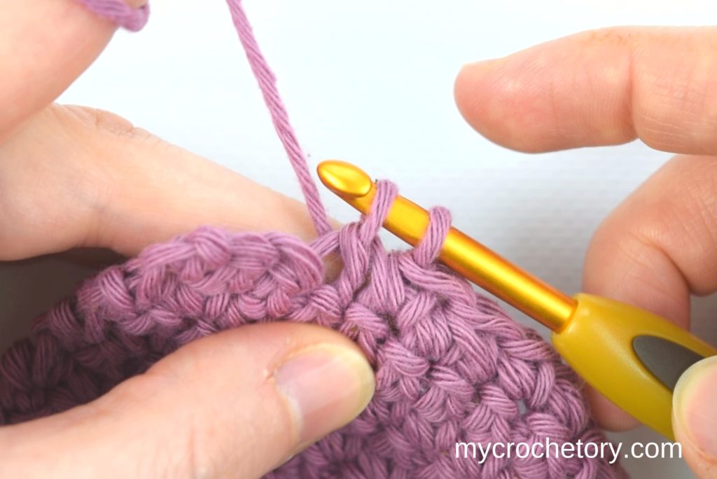 Single crochet: How to crochet an invisible decrease.