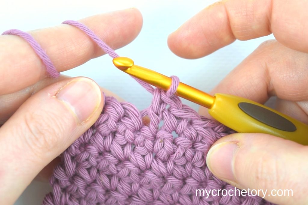 Single crochet: How to crochet an invisible decrease.