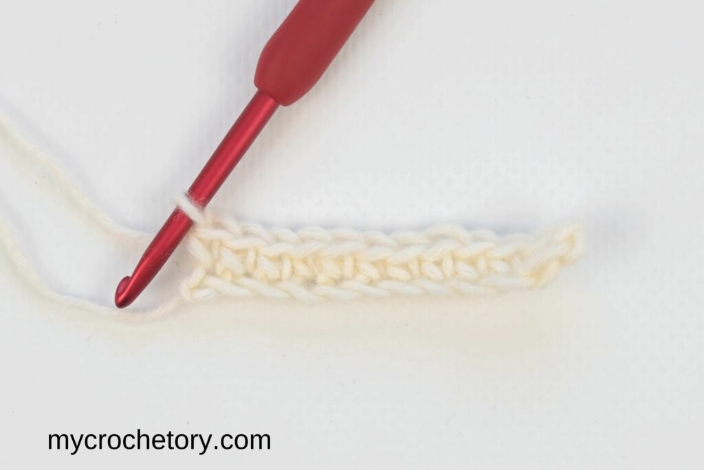 Mosaic crochet in rows: first row with yarn A