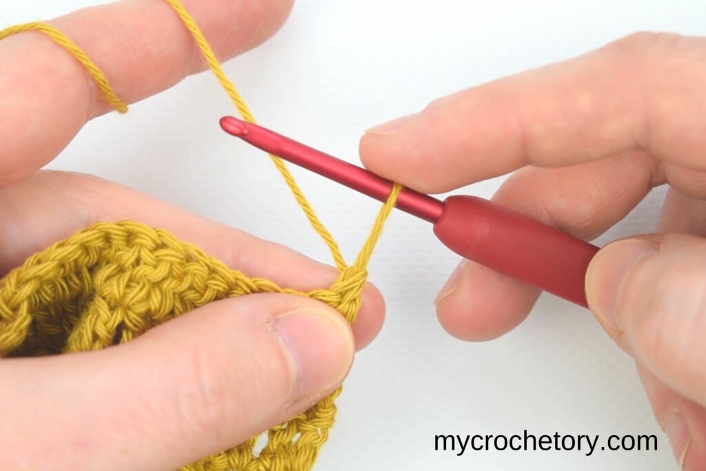 How To Crochet Standing Stitches: double crochet - stretching a loop